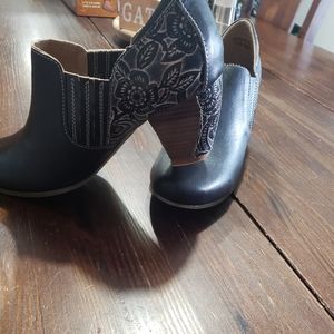 L'Artiste Spring Step Shoe